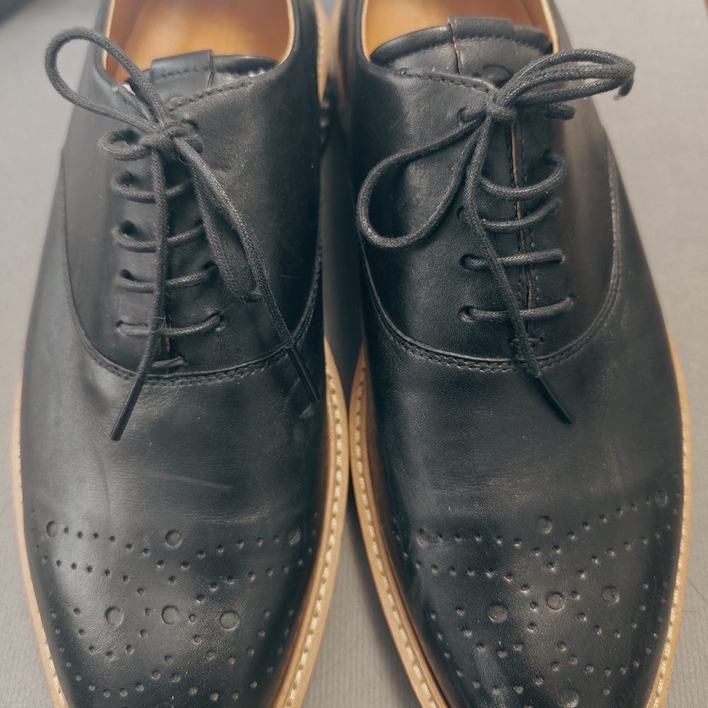 US 9-9.5 Ecco Men’s Dress Shoes  - like new.